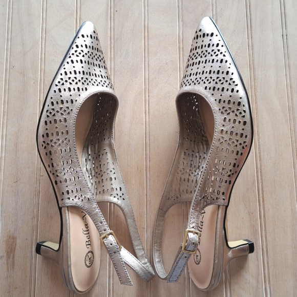NEW Bella Vita Pointy Sling Back Kitten Heel Metallic Cutout Perforated Pumps - Picture 2 of 7
